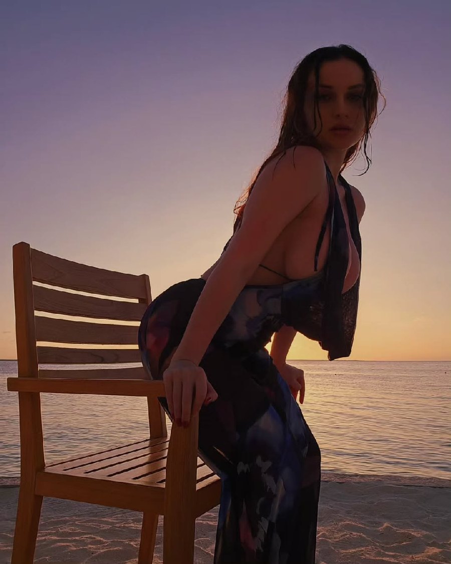 Sexy girl Miranda Faith nude in Medellín