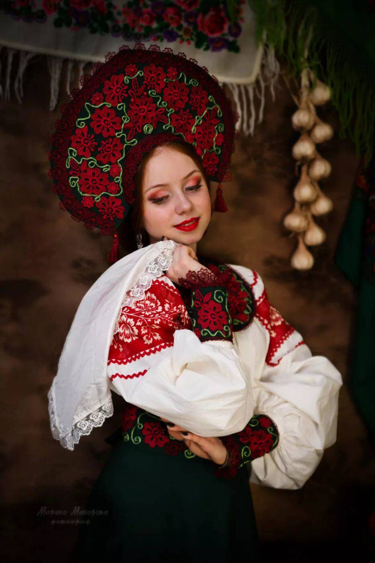 Women in Slavic costumes underwear in Medellín