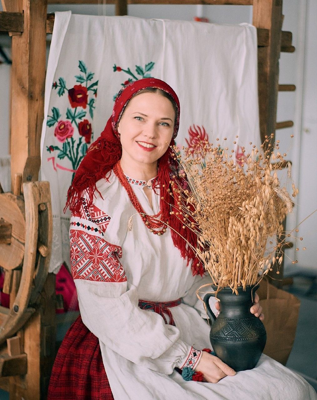 Women in Slavic costumes in Medellín