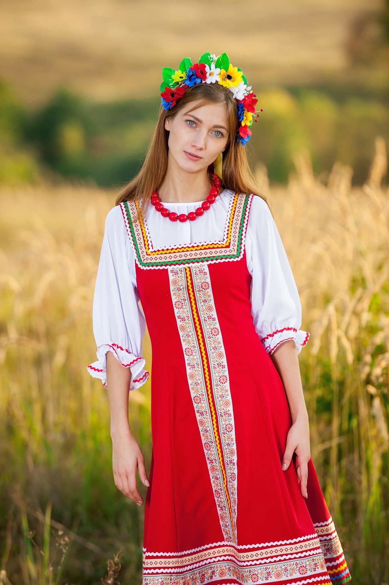 Women in Slavic costumes in Medellín