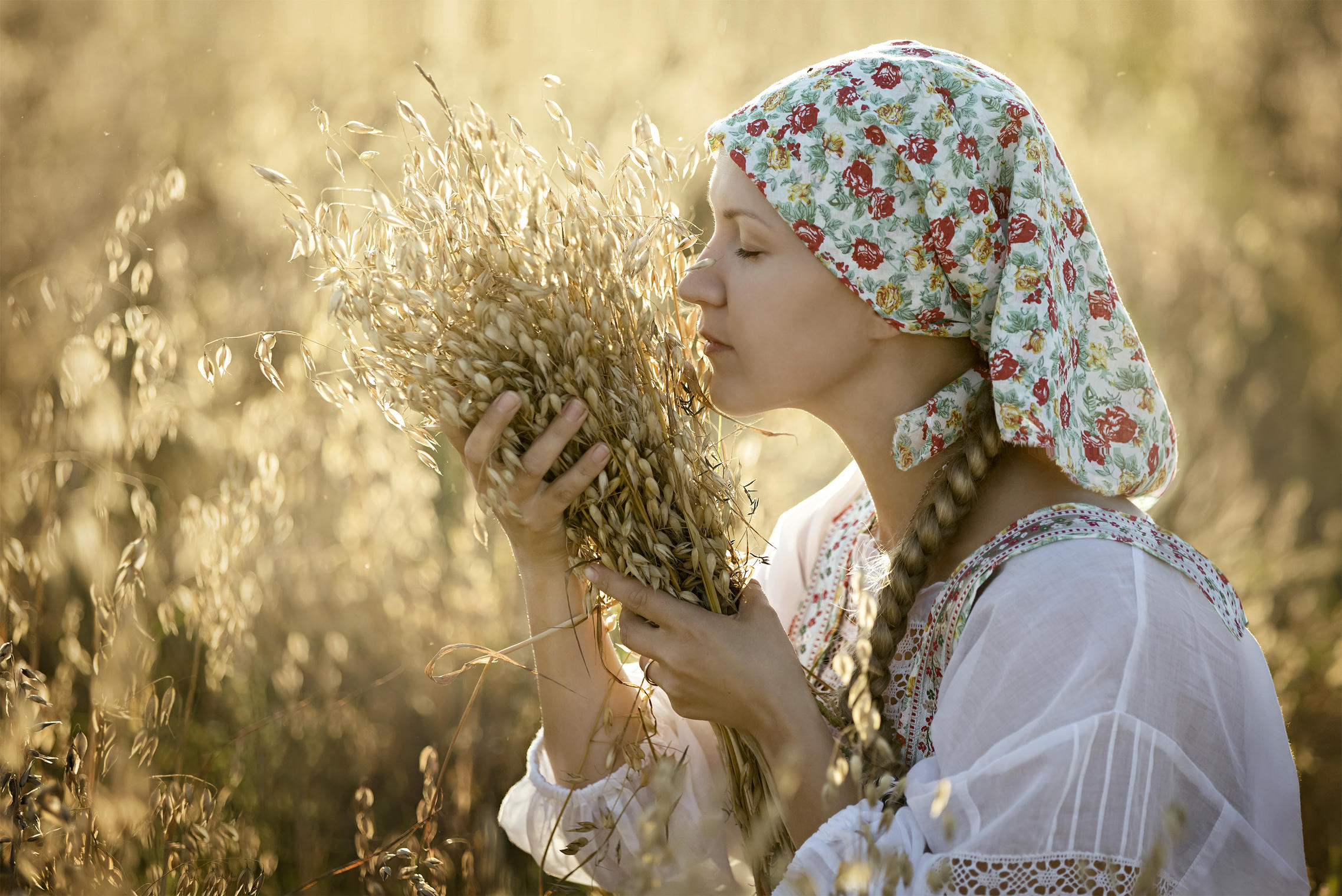 Photo Women in Slavic costumes in Medellín