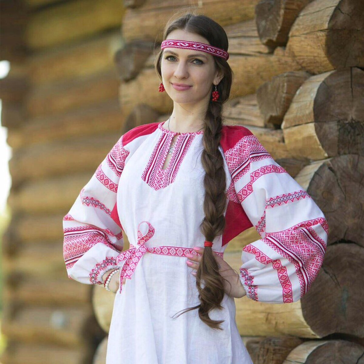Girls in Slavic costumes in Medellín