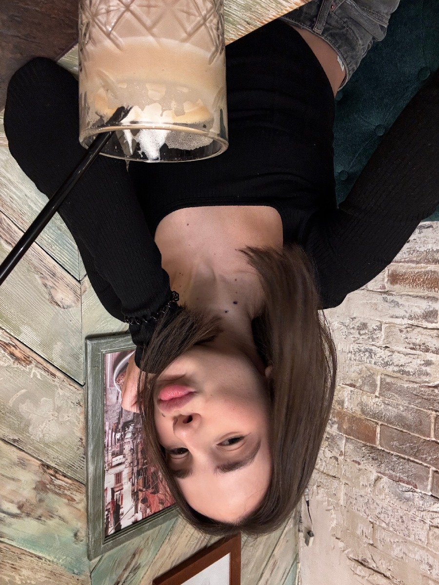 Fresh photos, fresh mood — Tina online in Medellín